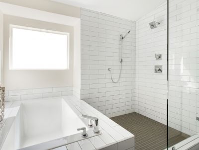 Minimalist Shower with Matte Finish Fixtures
